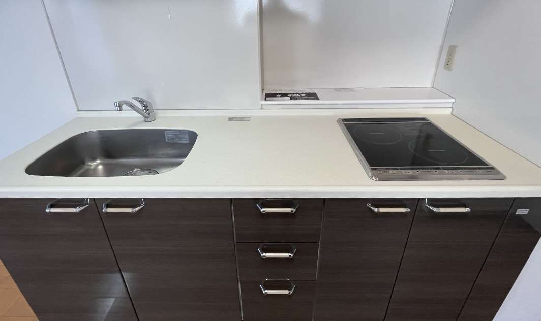 IHコンロ仕様のシステムキッチンの写真