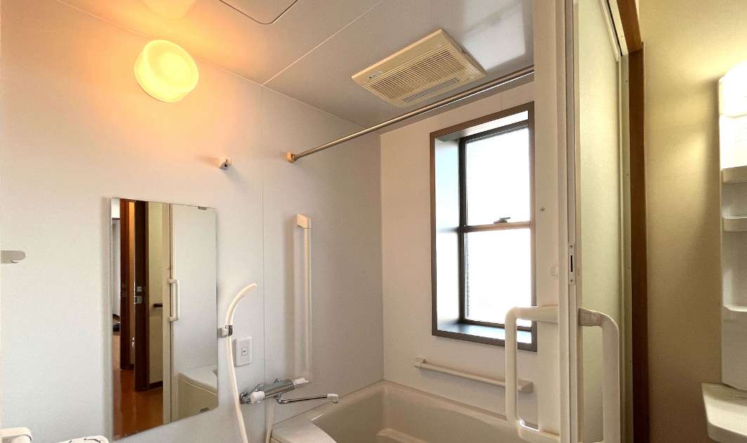 暖房乾燥機能付き浴室の写真