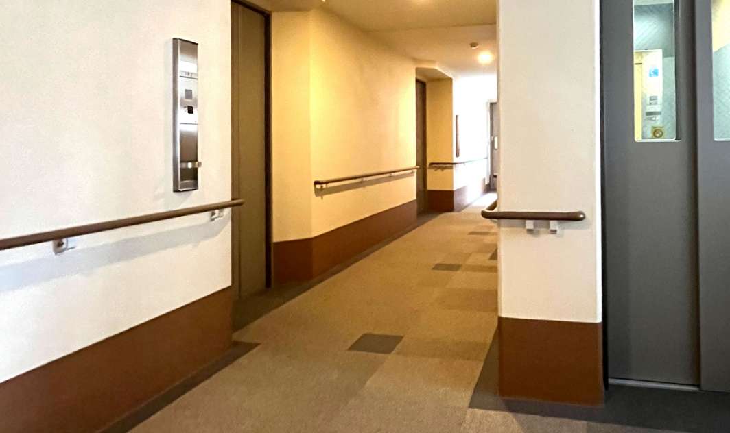 手摺り設置の廊下の写真